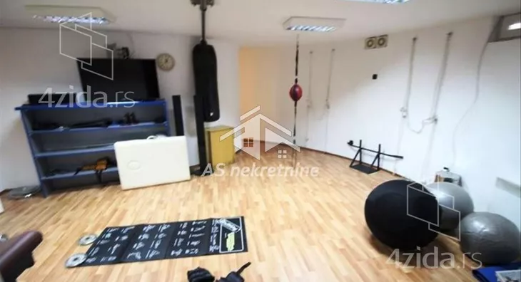 Četvoroiposoban stan | 4zida