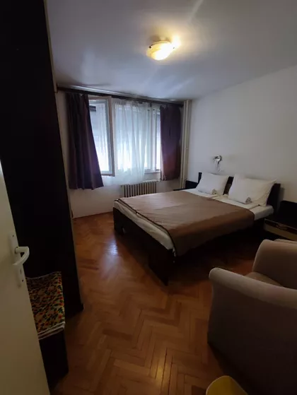 Crveni Pevac | 4zida.rs