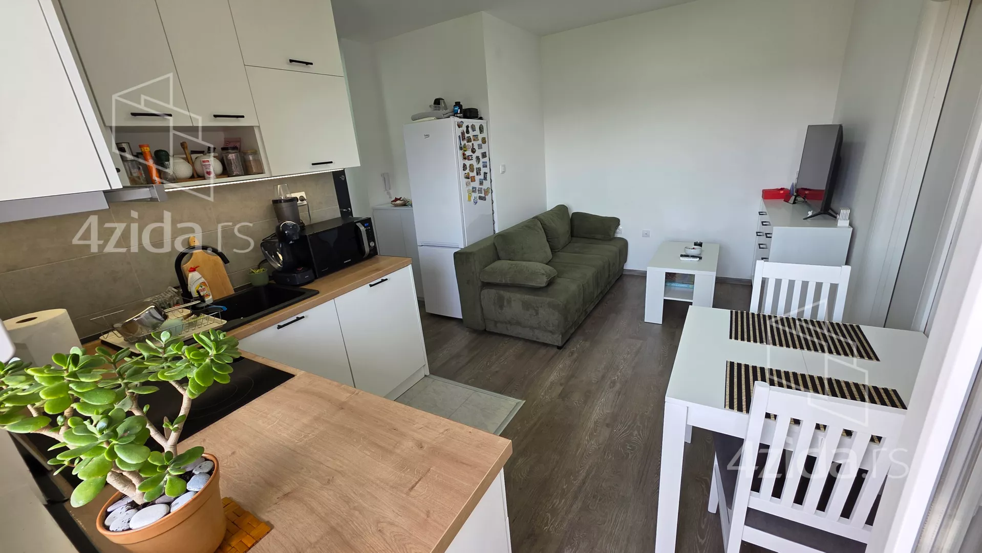 Jednoiposoban stan | 4zida