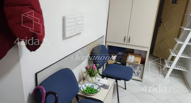 Poslovna zgrada | 4zida