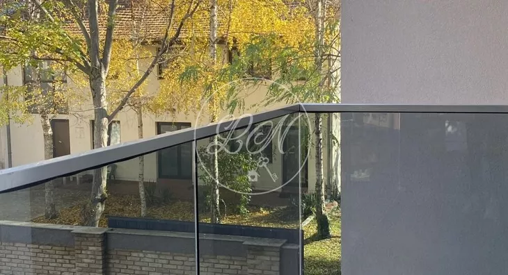 Šestoiposoban stan | 4zida