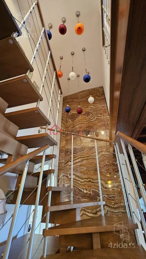 Sedmosoban stan | 4zida