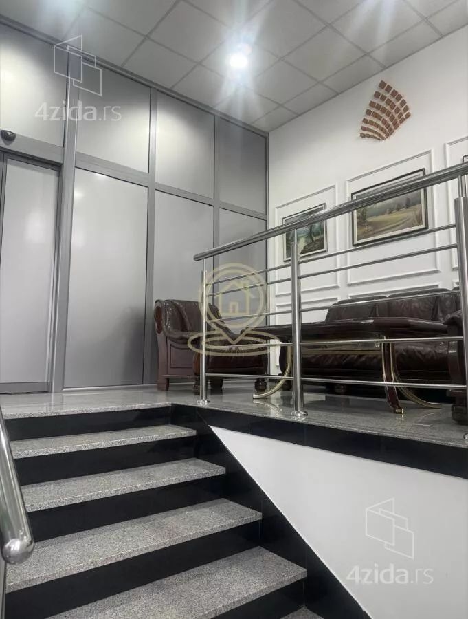 Poslovna zgrada | 4zida