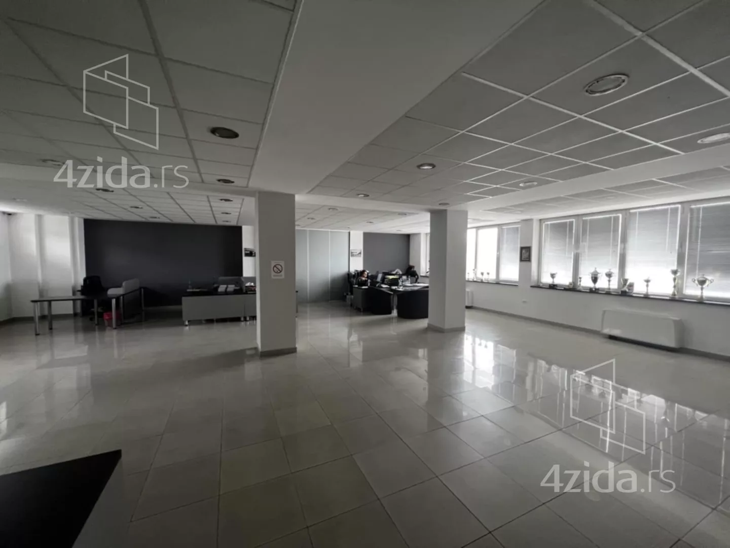 Lokal | 4zida