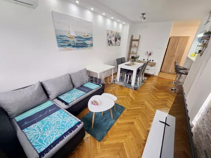 Poenkareova | 4zida.rs