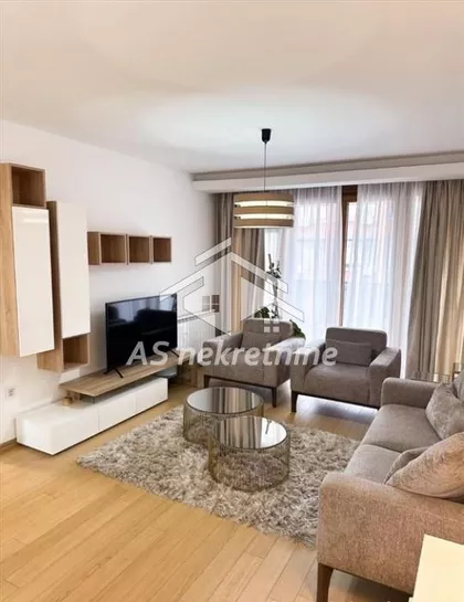 Crveni Krst Vračar | 4zida.rs