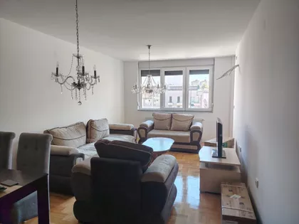 Dušanov Bazar | 4zida.rs