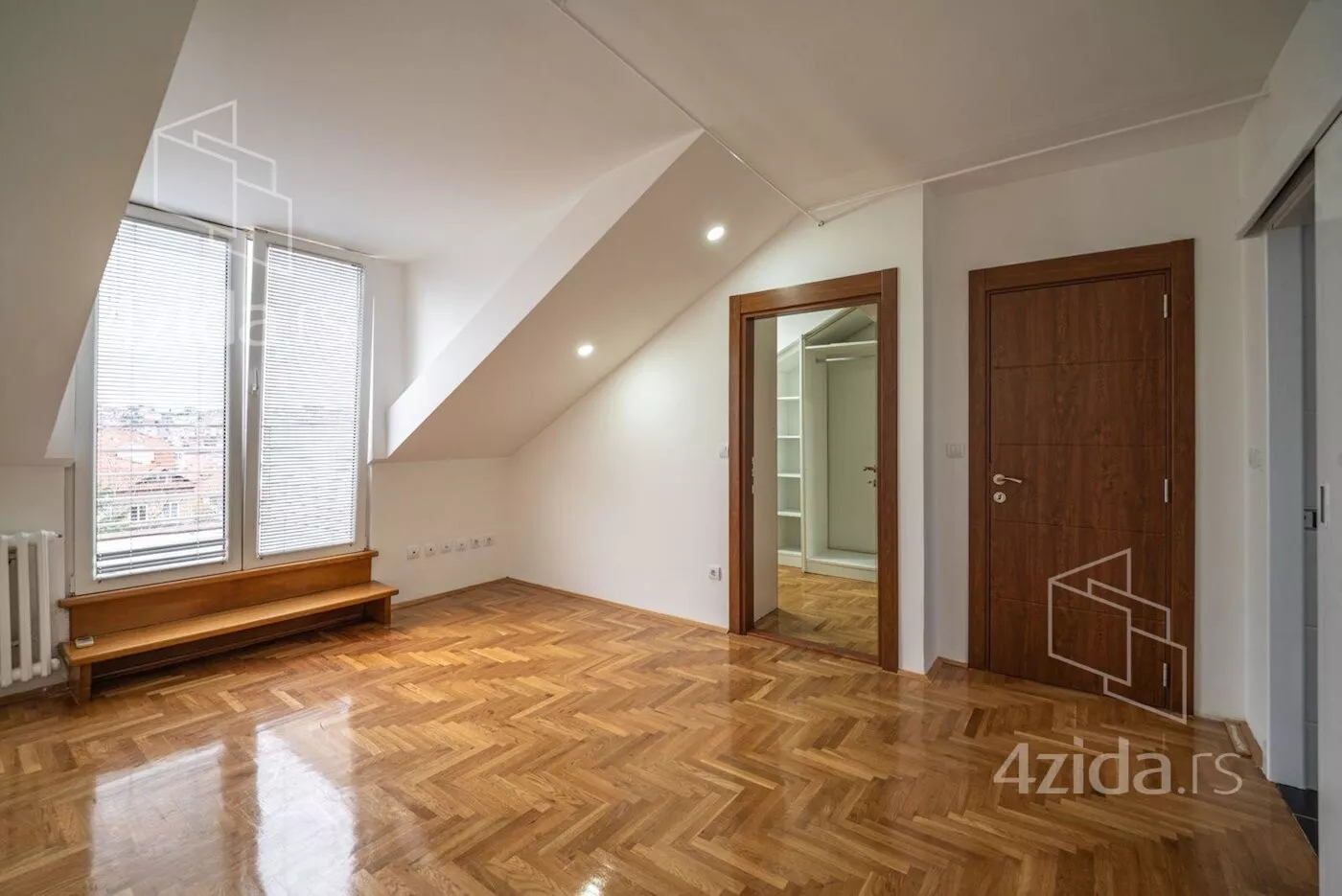 Šestosoban stan | 4zida