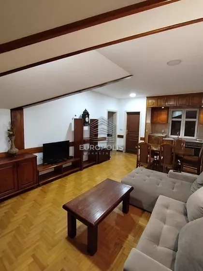 Jovana Popovića | 4zida.rs