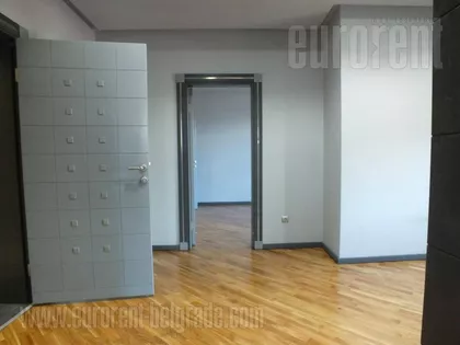 HIPODROM | 4zida.rs