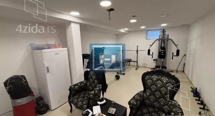 Petosoban stan | 4zida