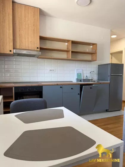 LAZE LAZAREVIĆA | 4zida.rs