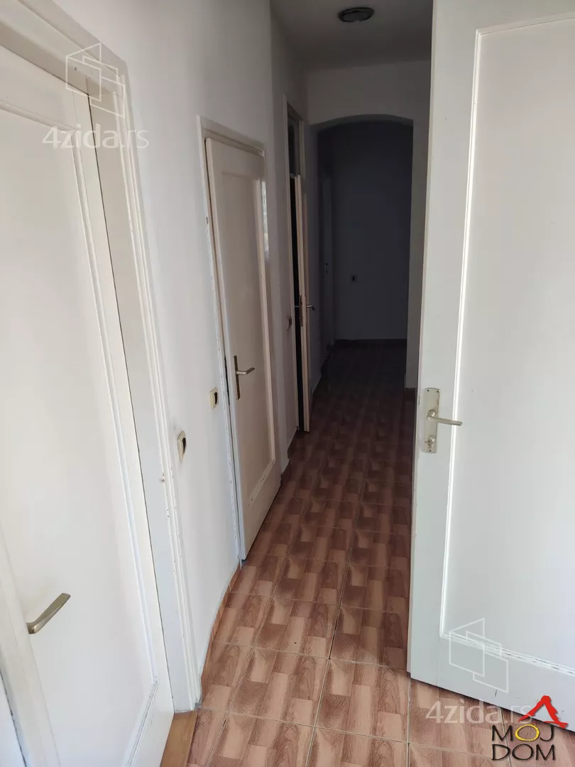 Četvoroiposoban stan | 4zida