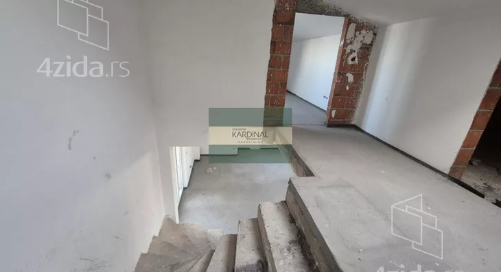 Šestosoban stan | 4zida