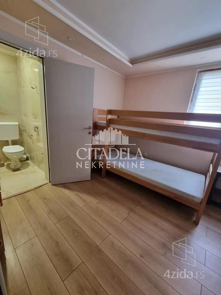 Petosoban stan | 4zida