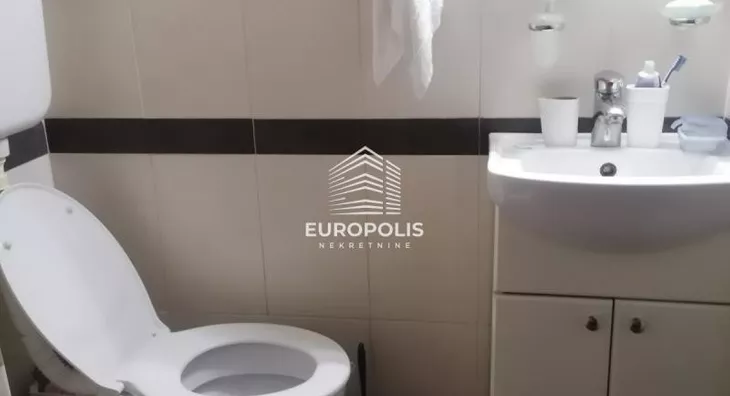 Šestosoban stan | 4zida