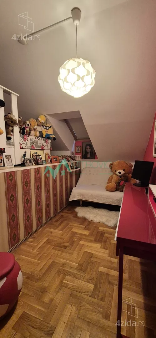 Četvoroiposoban stan | 4zida