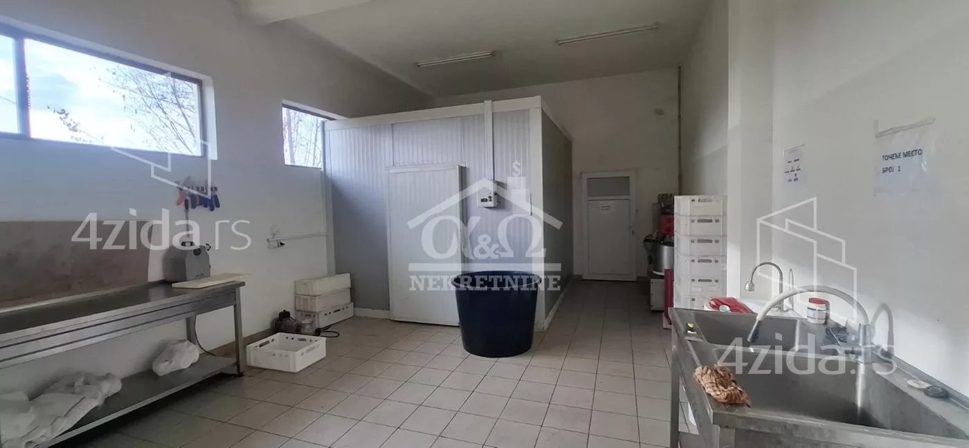 Poslovna zgrada | 4zida