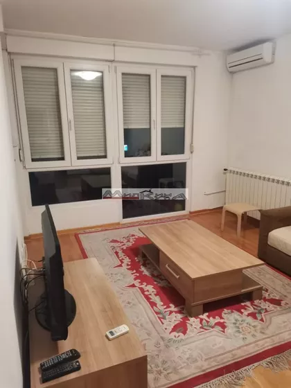 Vukov Spomenik | 4zida.rs
