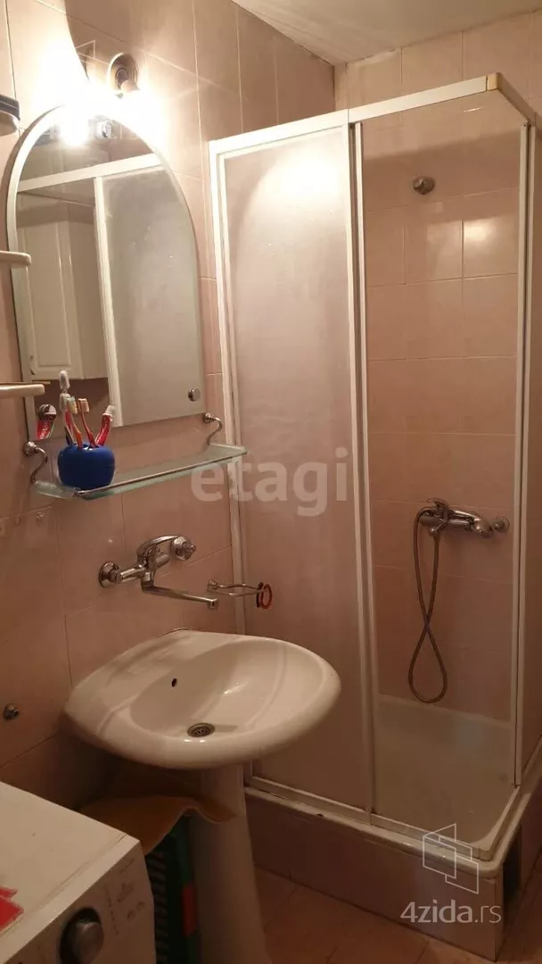 Šestosoban stan | 4zida