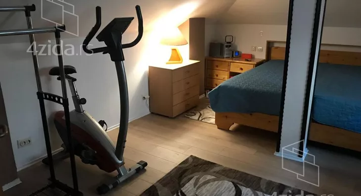 Šestosoban stan | 4zida
