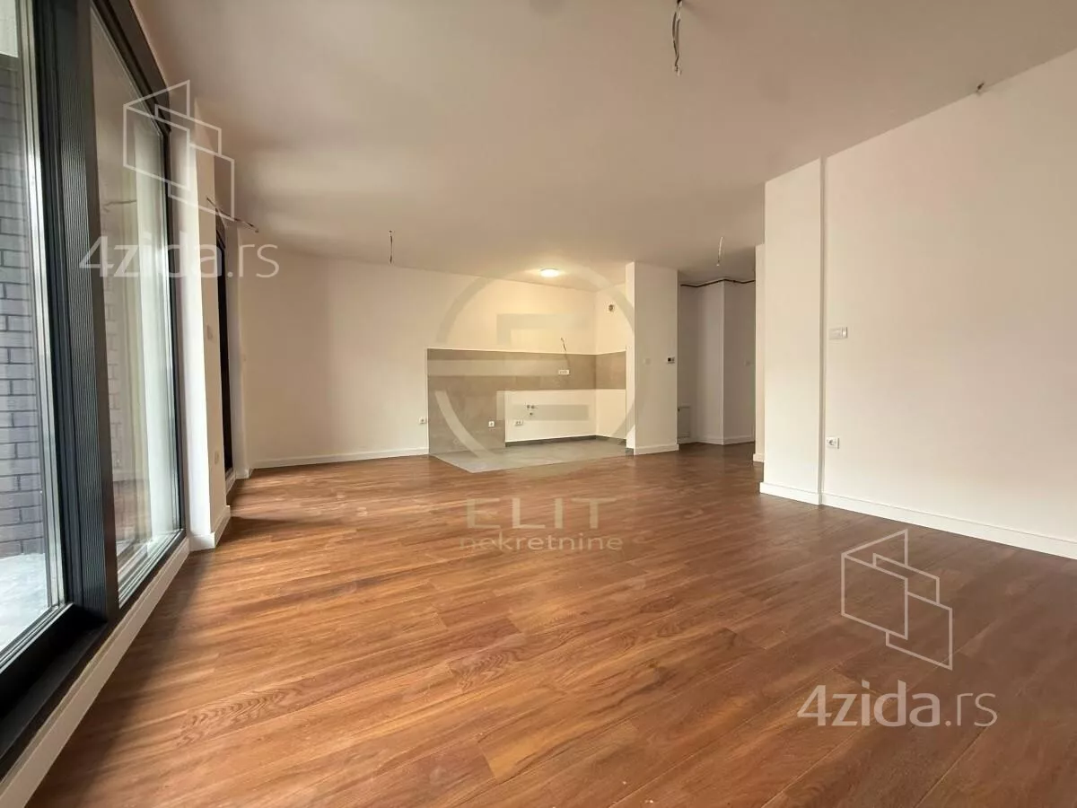 Šestosoban stan | 4zida