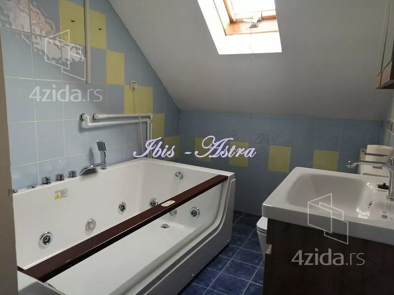 Četvoroiposoban stan | 4zida