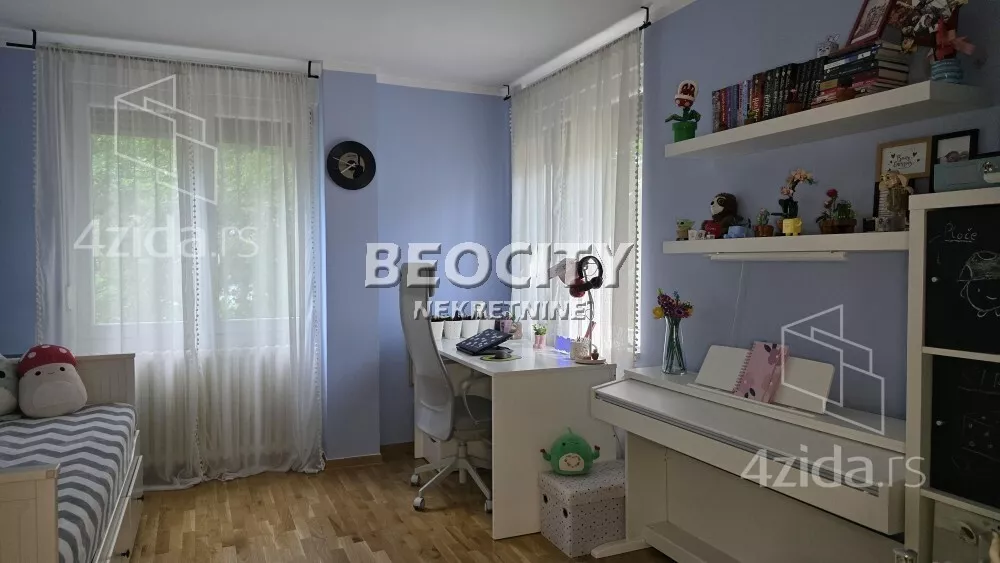 Četvoroiposoban stan | 4zida