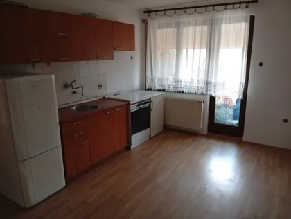 Trg Pavla Stojkovića 3 | 4zida.rs