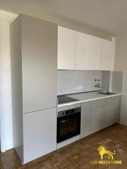 BULEVAR CARA LAZARA | 4zida.rs