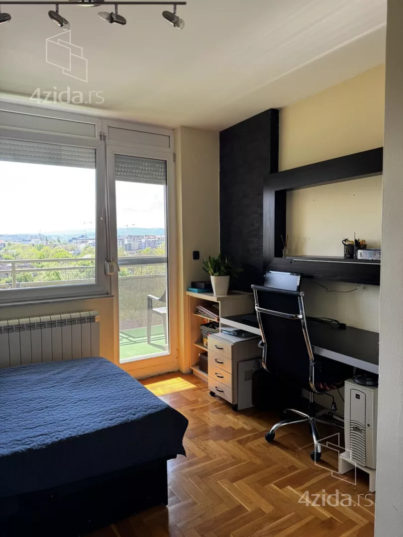 Četvoroiposoban stan | 4zida