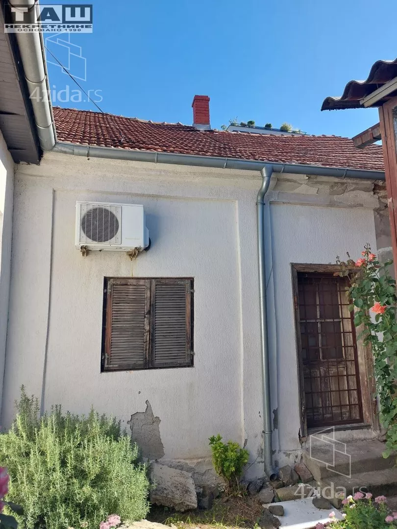 Lokal | 4zida