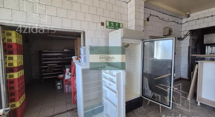 Poslovna zgrada | 4zida