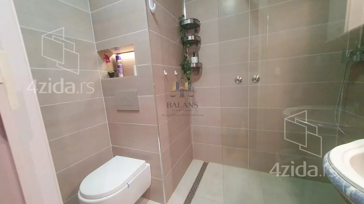 Petosoban stan | 4zida