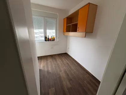 Crveni Pevac | 4zida.rs