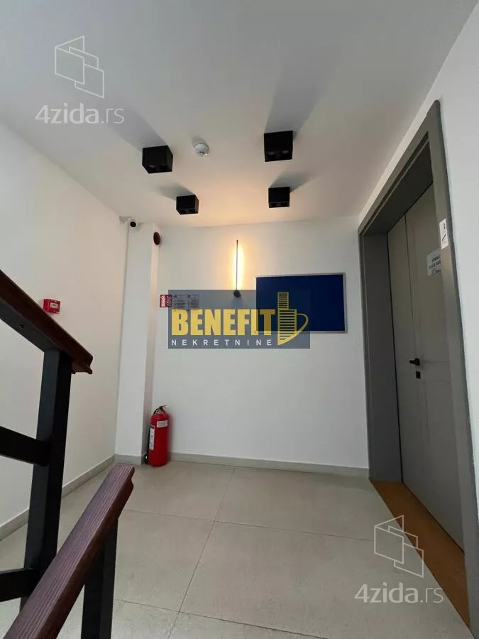 Poslovna zgrada | 4zida