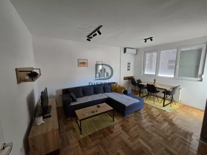 Crveni Pevac | 4zida.rs