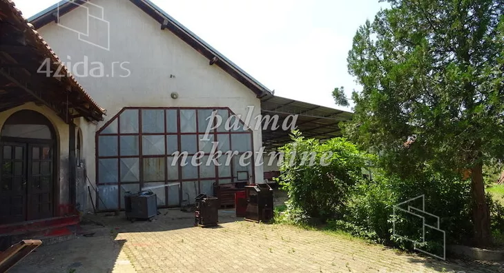 Poslovna zgrada | 4zida