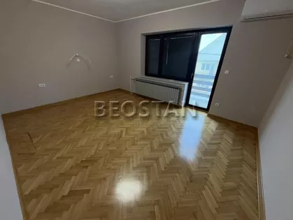 Bežanijskih Ilegalaca | 4zida.rs