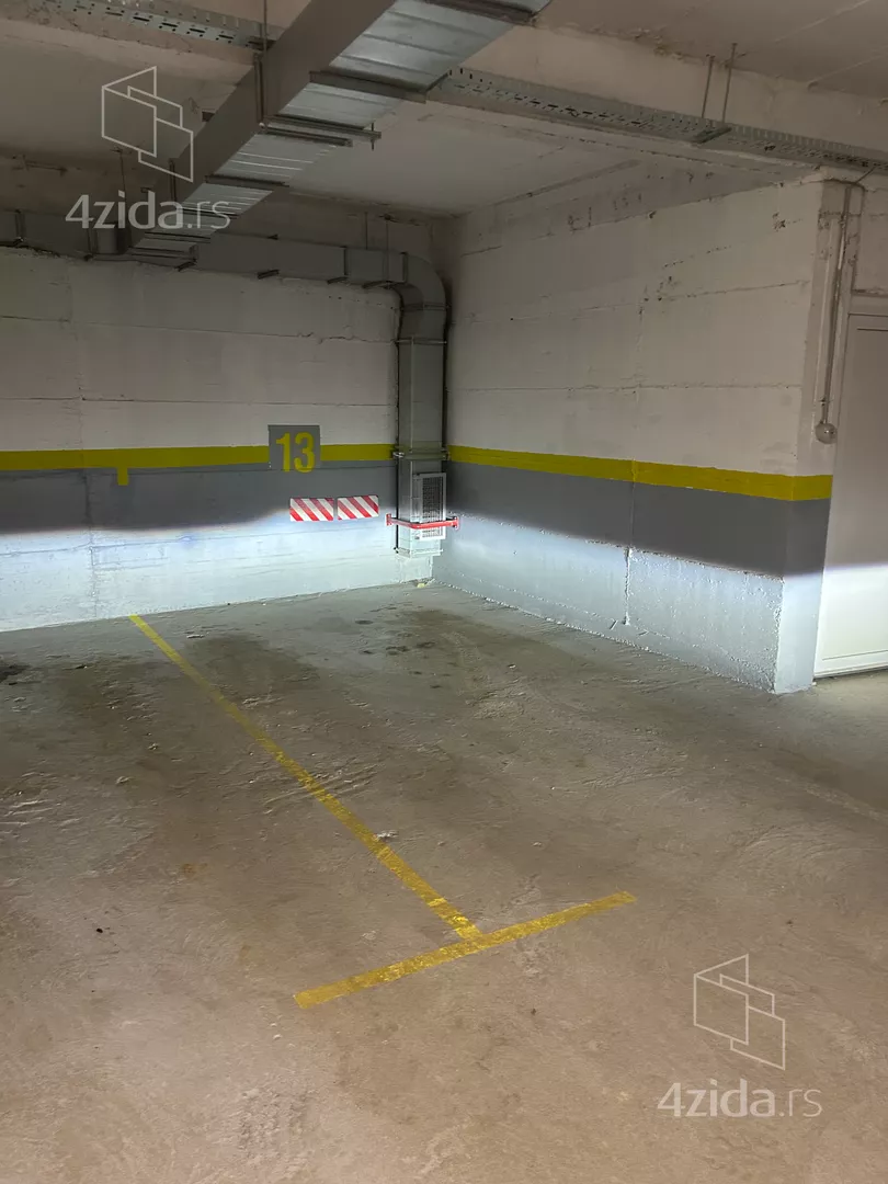 Parking | 4zida