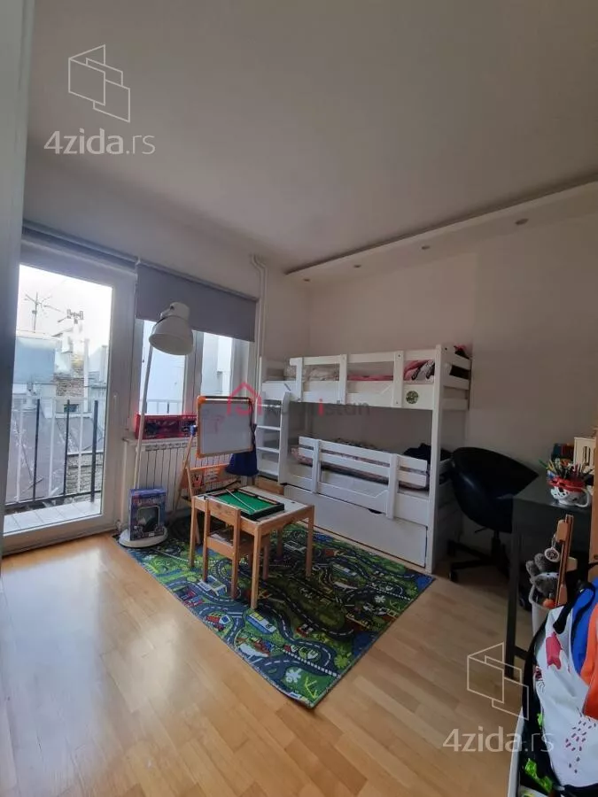 Sedmosoban stan | 4zida