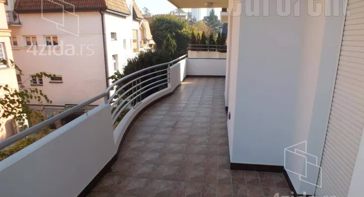 Sedmosoban stan | 4zida