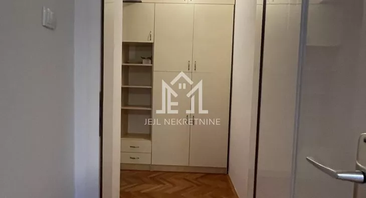 Šestosoban stan | 4zida