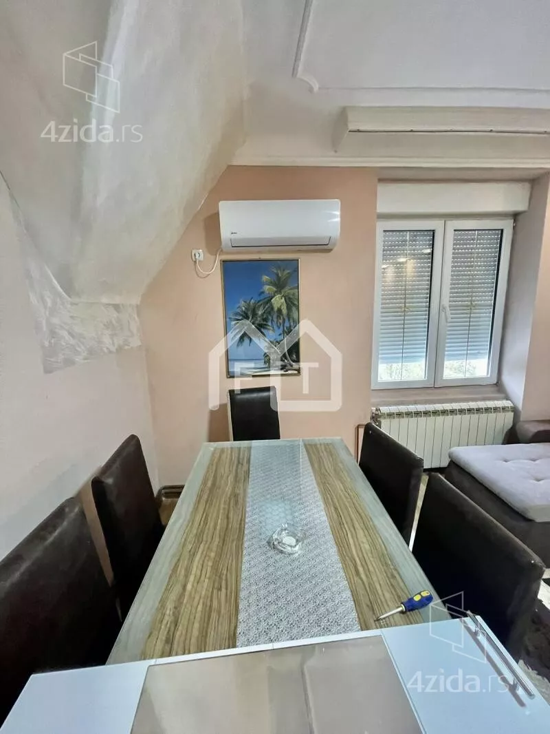 Četvoroiposoban stan | 4zida