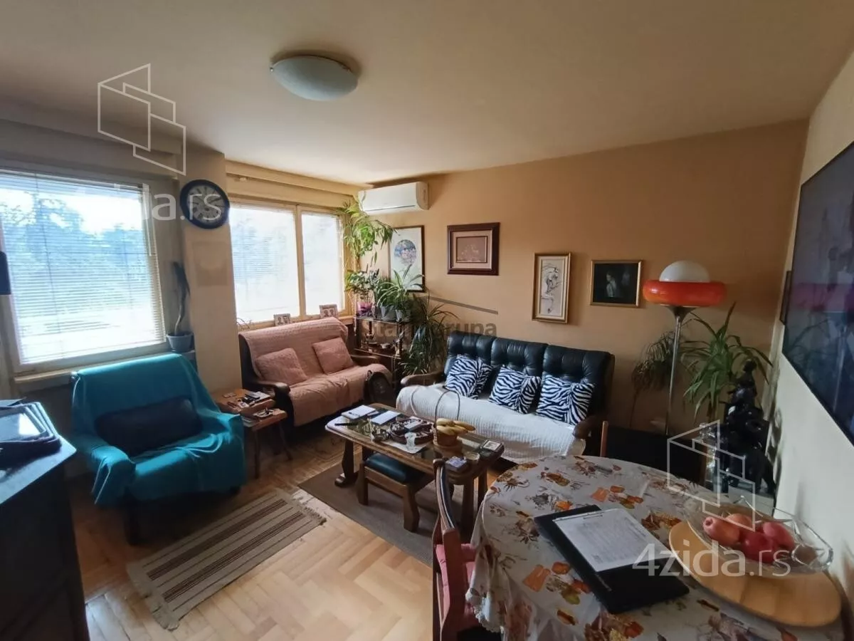 Troiposoban stan | 4zida