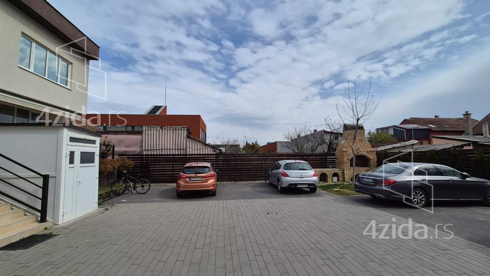 Poslovna zgrada | 4zida