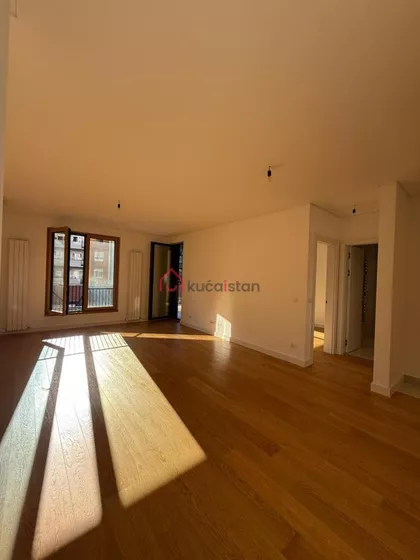 Pravni fakultet - Vračar | 4zida.rs