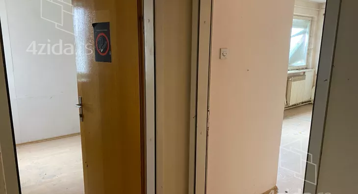 Poslovna zgrada | 4zida