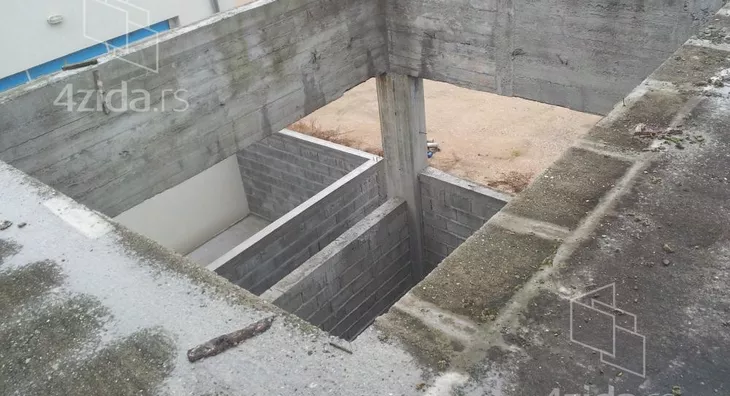 Poslovna zgrada | 4zida