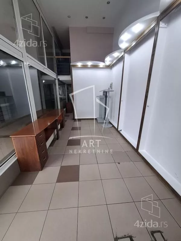 Lokal | 4zida